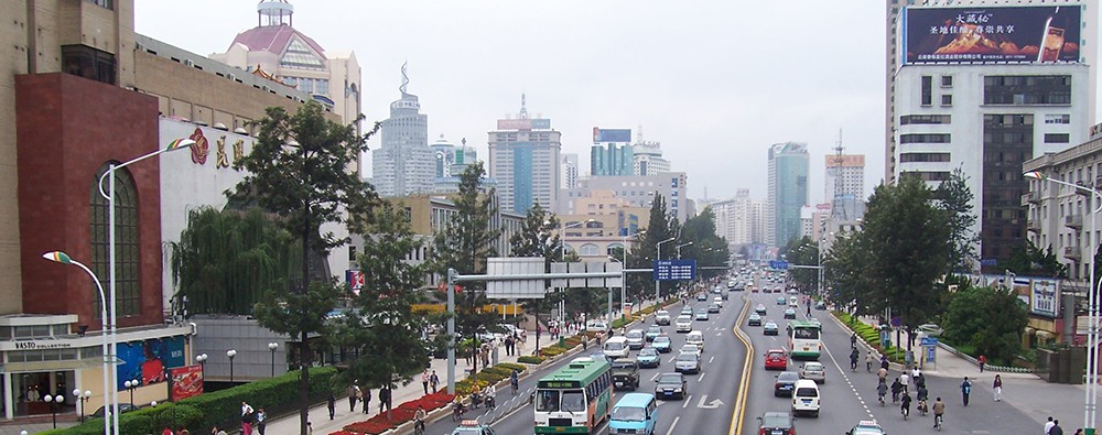 Оживлённые улицы Куньмина, центрального города Юньнани.