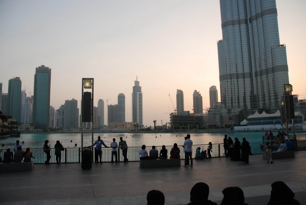 Фонтаны на площади Бурж Халифа в Дубаи